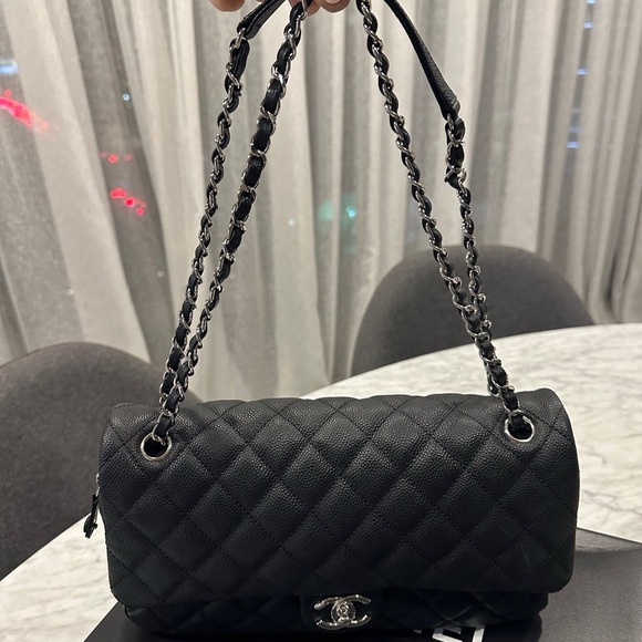 Chanel Easy Caviar Single Flap Bag in Black - Picture 4 of 14